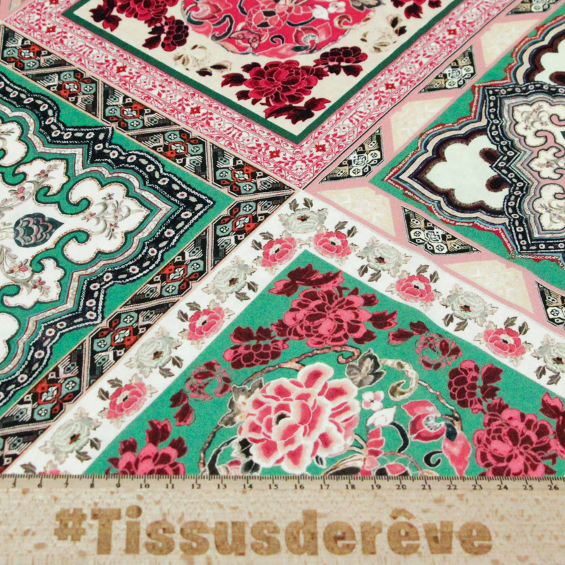 Étoffe 100% viscose - Patchwork fleuri
