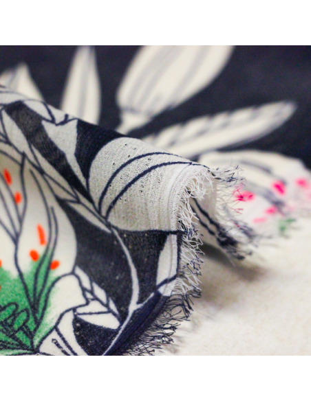 Georgette - Fleurs blanches fond marine