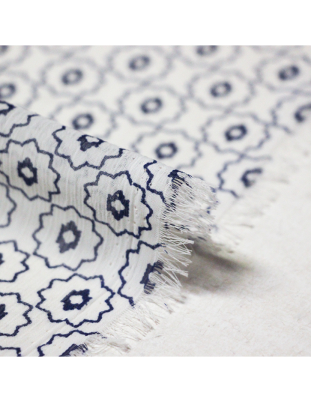 Georgette crinckle - Fleurs géométriques marine fond blanc