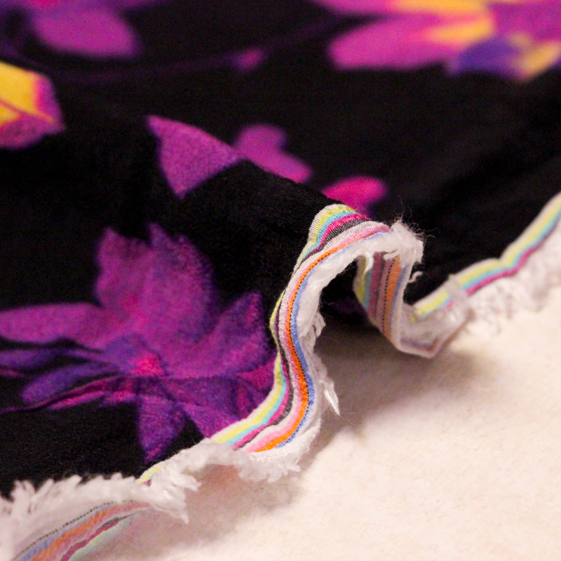 Crêpe 100% viscose - Fleurs violettes...