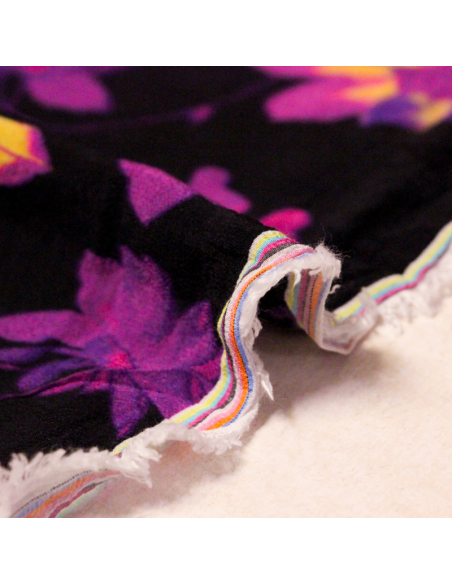 Crêpe 100% viscose - Fleurs violettes et jaunes fond noir