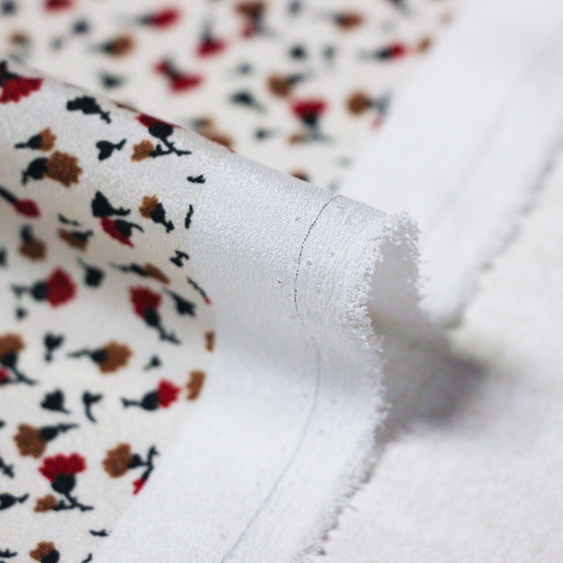 Crêpe - Petites fleurs rouges et...