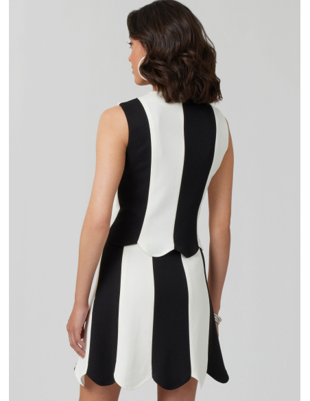 Patron McCall's 8610.Y5 (46-54) - Top ajusté & jupe coordonnée