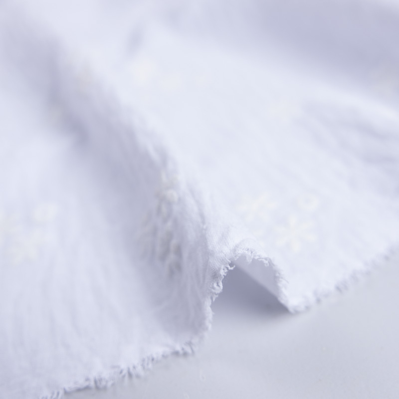 Crêpe gaufré - Fleuri blanc optique Crêpe gaufré - Fleuri blanc optique