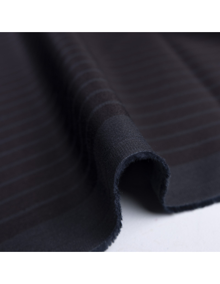 Gabardine imprimée coton & élasthanne – Rayure noir ton sur ton