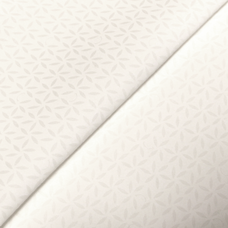 Gabardine de coton imprimée - Pétales blanches ton-sur-ton