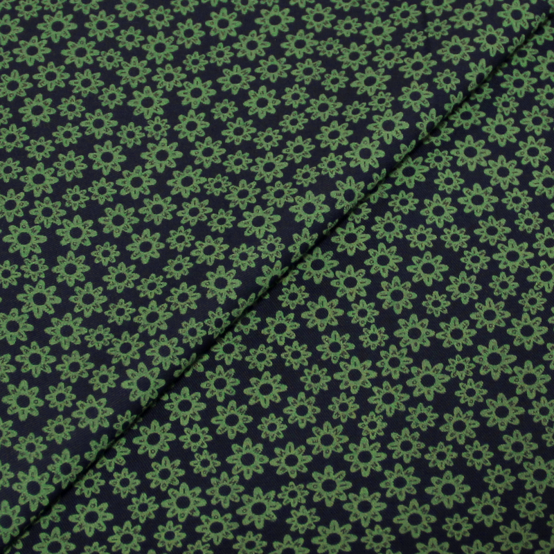 Gabardine de coton imprimée - Fleurs vertes fond bleu nuit