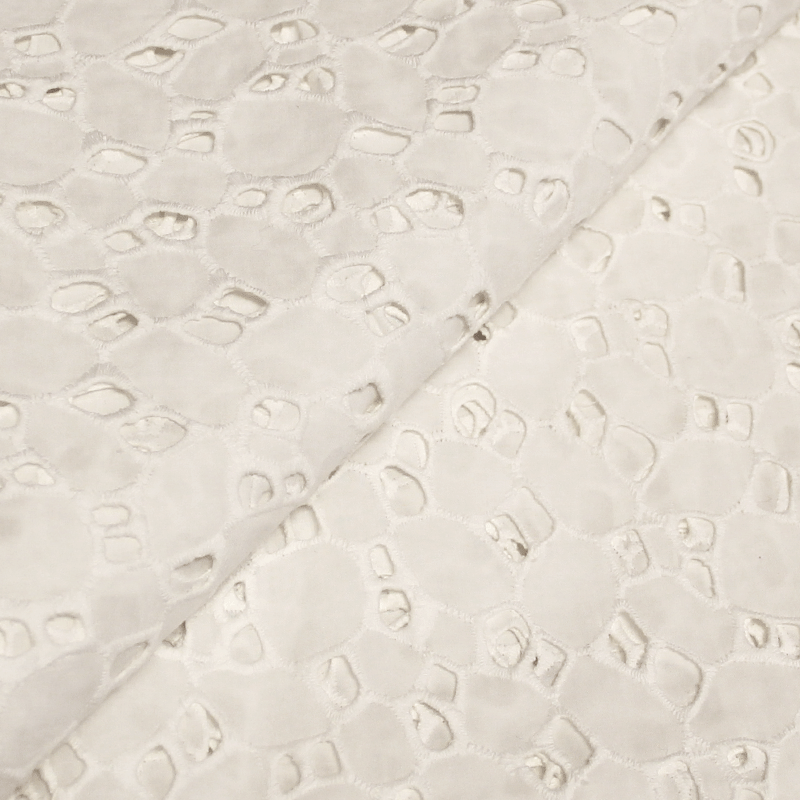 Broderie Anglaise 100% coton - Motifs abstraits blanc