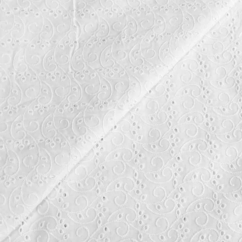 Broderie Anglaise 100% coton - Motif médaillon blanc