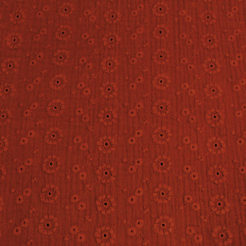 Broderie anglaise sur double gaze fleuri - Framboise