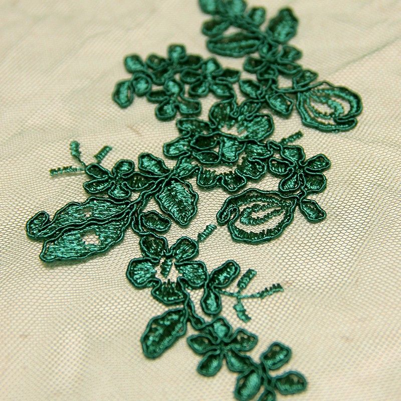 Tulle brodé fleuri - Émeraude