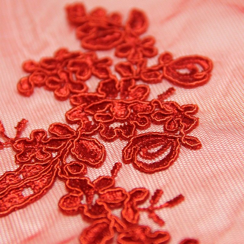 Tulle brodé fleuri - Rouge