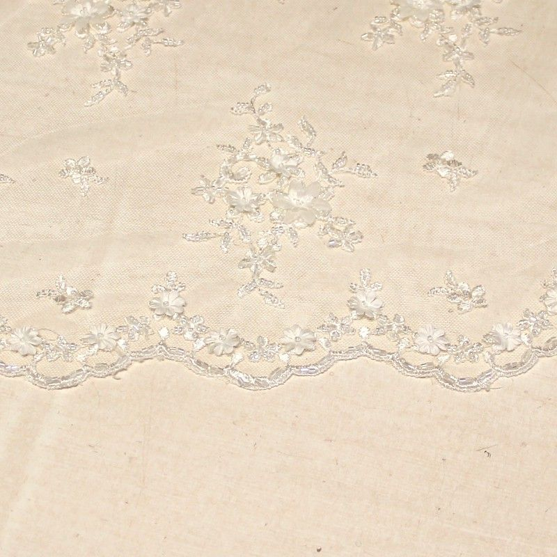 Tulle brodé perlé - Fleuri blanc