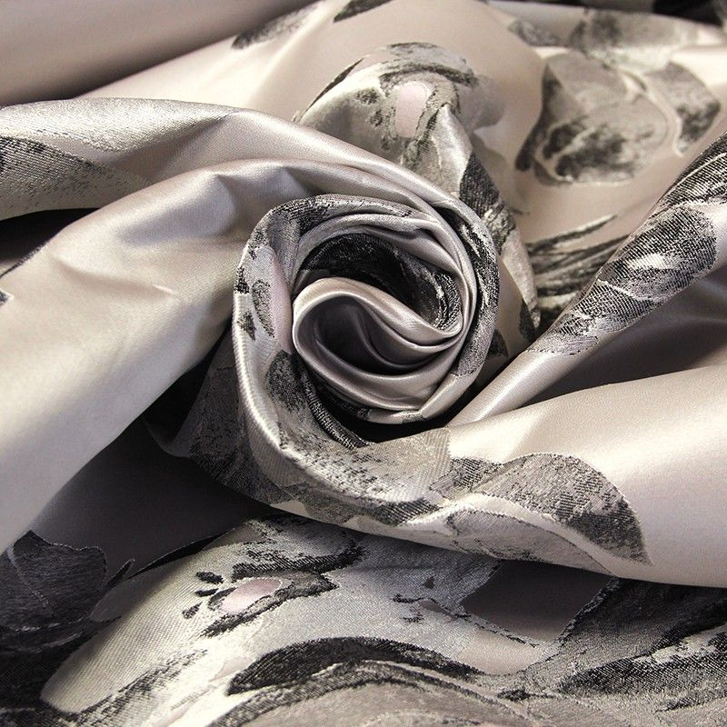 Tissu broché - Motif fleur gris fond lila 