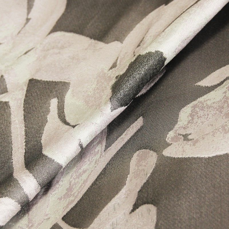 Tissu broché - Motif fleur gris fond lila 