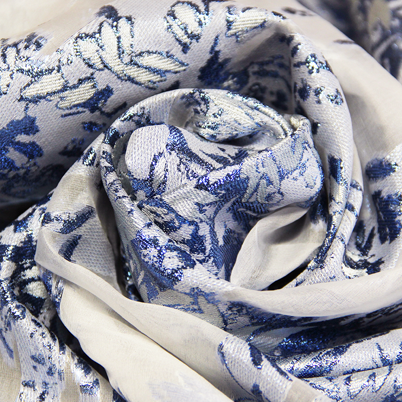 Organza de soie jacquard lancé découpé  - Feuillage bleu éléctrique nacré