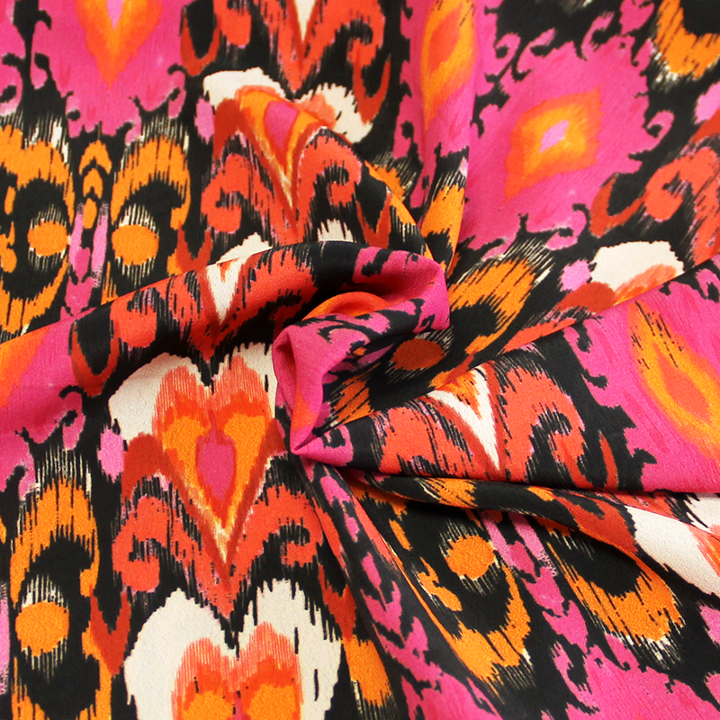 Crêpe 100% polyester - Motif tribal & coeur rose et orange fond noir