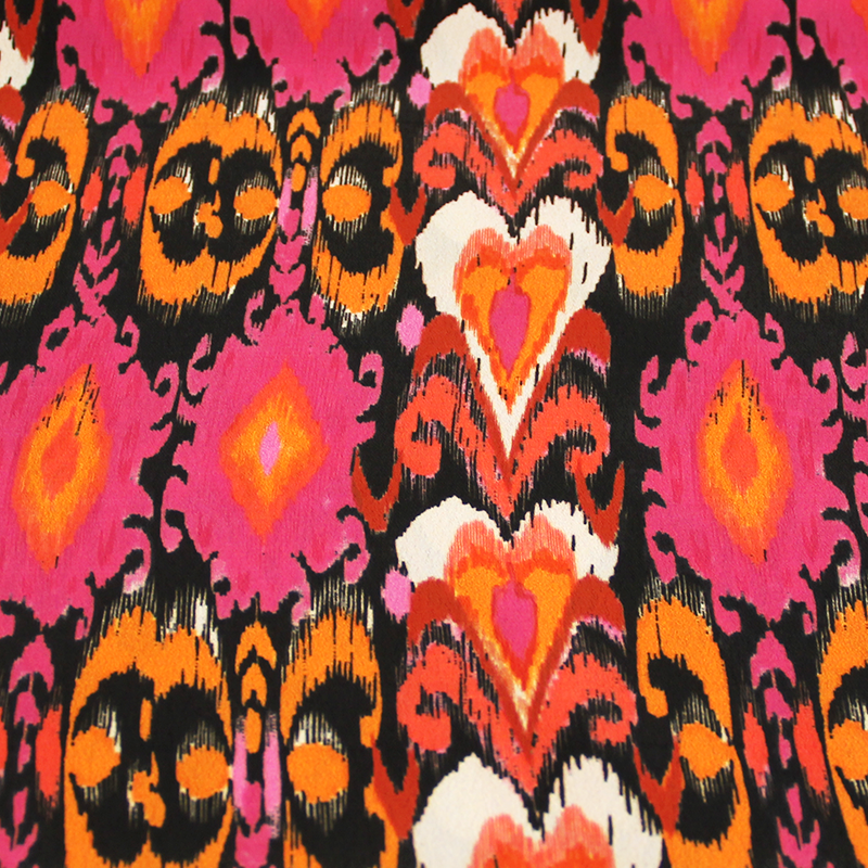Crêpe 100% polyester - Motif tribal & coeur rose et orange fond noir