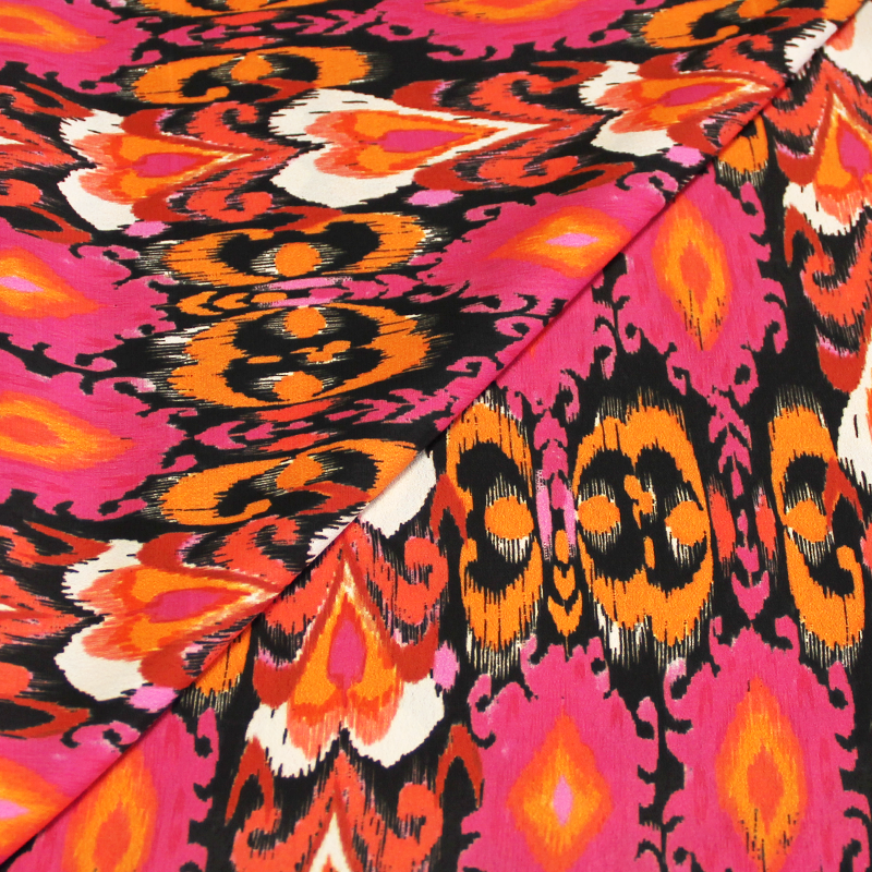 Crêpe 100% polyester - Motif tribal & coeur rose et orange fond noir