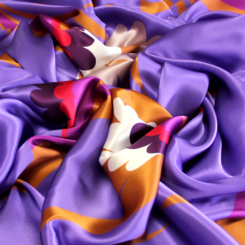 Satin 100% soie - Plume multicolore fond violet