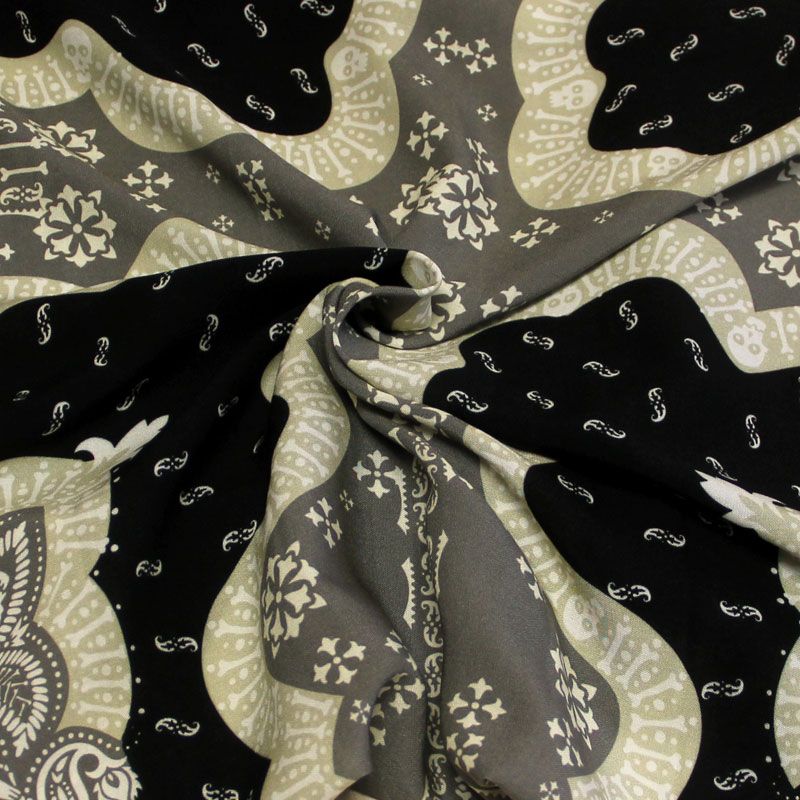 Étoffe 100% viscose - Tête de mort cadré