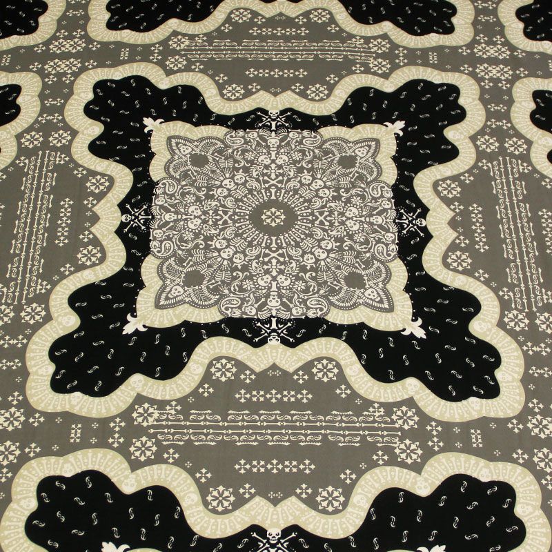 Étoffe 100% viscose - Tête de mort cadré