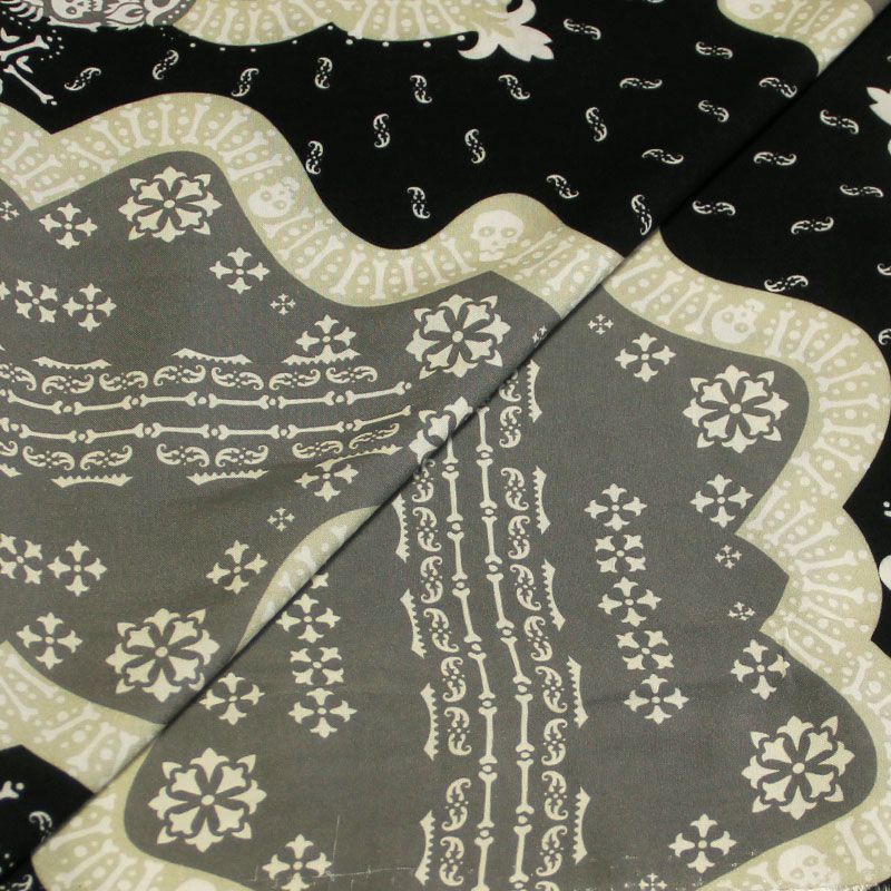 Étoffe 100% viscose - Tête de mort cadré