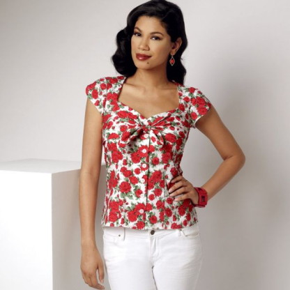 Patron Simplicity 9287.D5 - Top Femme avec décolleté en cœur, boutonné au devant 2