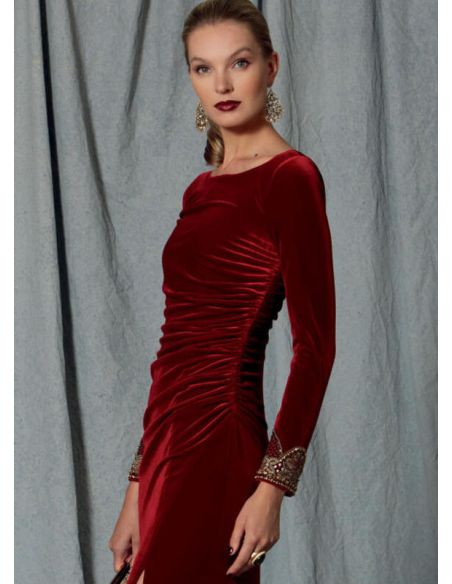 Patron Vogue 1520 A5 - Robe très moulante à fronces, traîne et fermetures à glissière invisibles