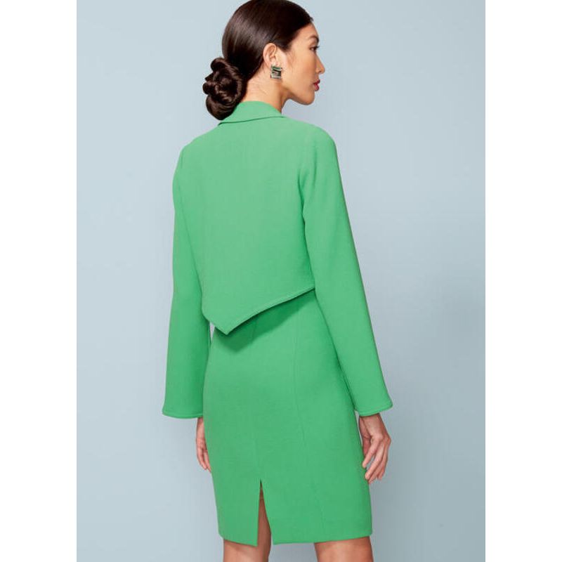 Patron Vogue 1536 A5 - Robe ajustée doublée à coutures princesse avec veste semi-ajustée à dos en forme