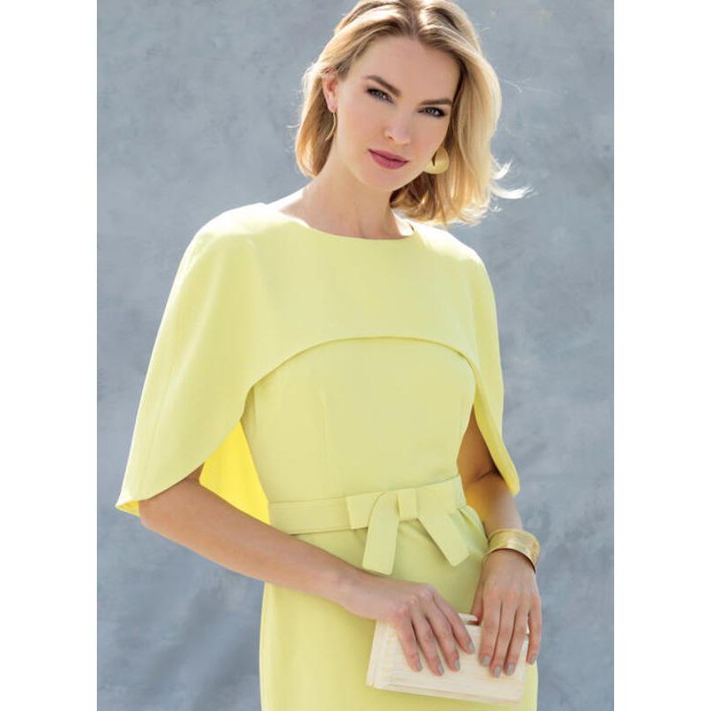 Patron Vogue 1579 A5 - Robe moulante doublée avec cape attachée et ceinture à nœud