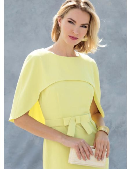 Patron Vogue 1579 A5 - Robe moulante doublée avec cape attachée et ceinture à nœud