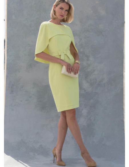 Patron Vogue 1579 A5 - Robe moulante doublée avec cape attachée et ceinture à nœud