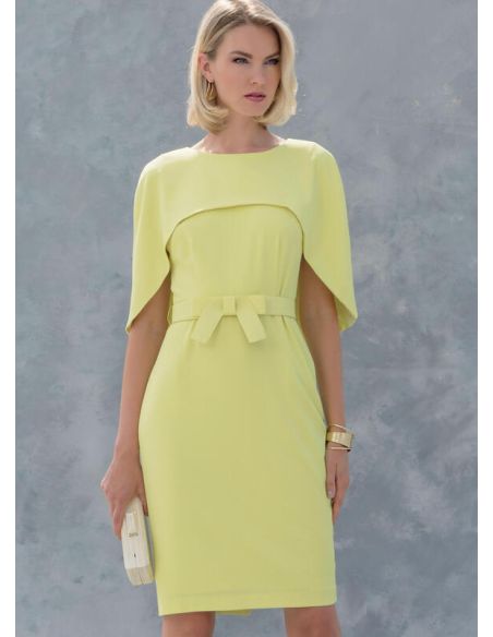 Patron Vogue 1579 A5 - Robe moulante doublée avec cape attachée et ceinture à nœud