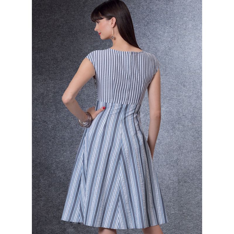 Patron Vogue 1795 A5 - Robe à corsage entrecroisé et ceinture nouer