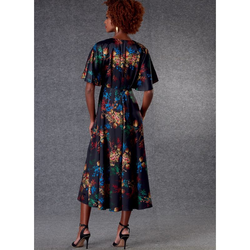 Patron Vogue 1801 ZZ - Robe évasée à col V avec couture sous-buste