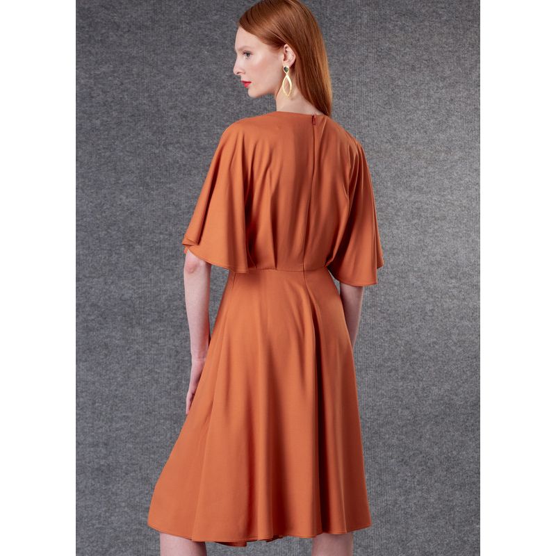 Patron Vogue 1801 ZZ - Robe évasée à col V avec couture sous-buste