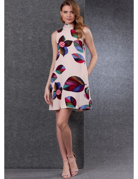 Patron Vogue 1802 A - Robe évasée avec col montant et lien noué à l'arrière