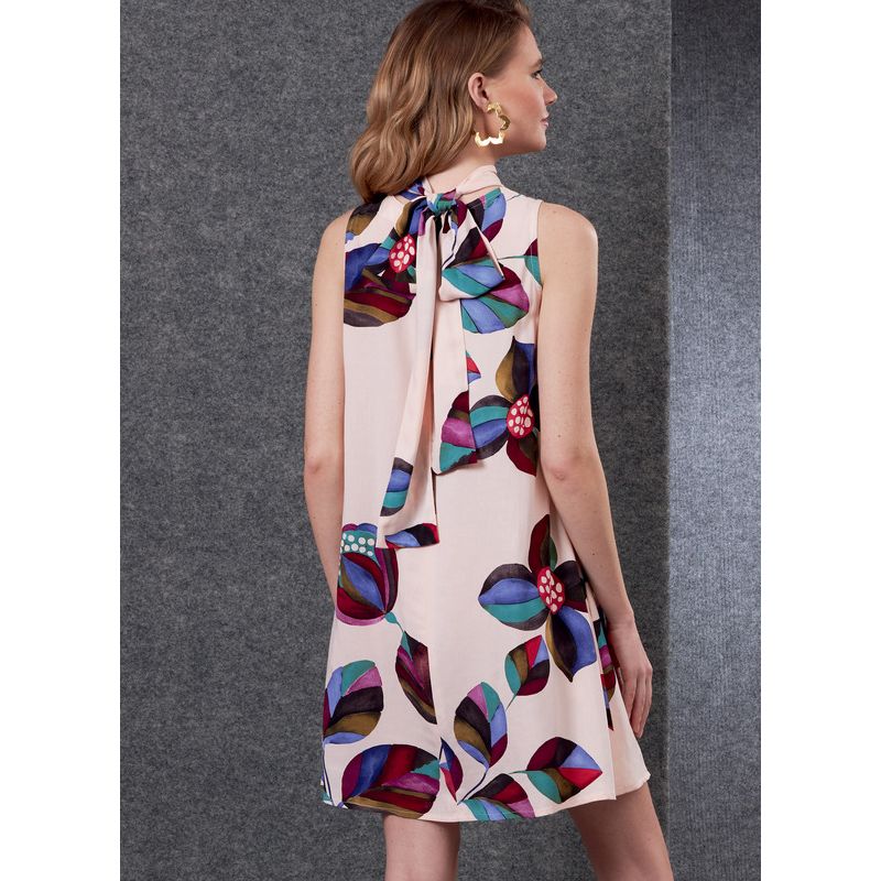 Patron Vogue 1802 A - Robe évasée avec col montant et lien noué à l'arrière