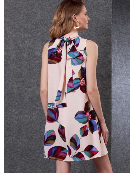 Patron Vogue 1802 A - Robe évasée avec col montant et lien noué à l'arrière