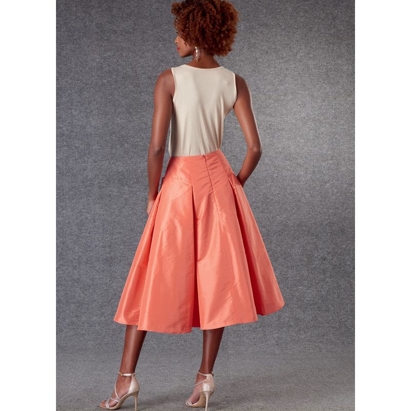 Patron Vogue 1813 F5 - Jupe évasée à plis avec poches frontales