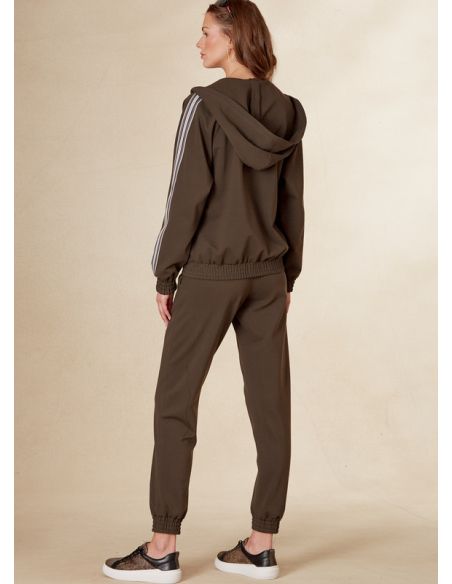 Patron Vogue 1832 A - Ensemble femme : blouson à fermeture éclair et jogger