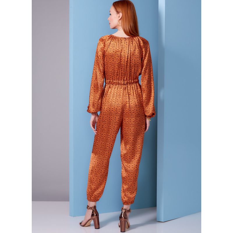 Patron Vogue 1851 A - Combinaison avec noeud au décolleté, taille resserrée et variations de pantalon