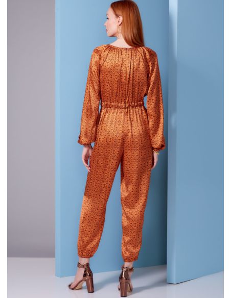 Patron Vogue 1851 A - Combinaison avec noeud au décolleté, taille resserrée et variations de pantalon