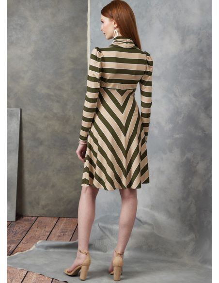 Patron Vogue 1907 Y5 - Robe avec col drapé