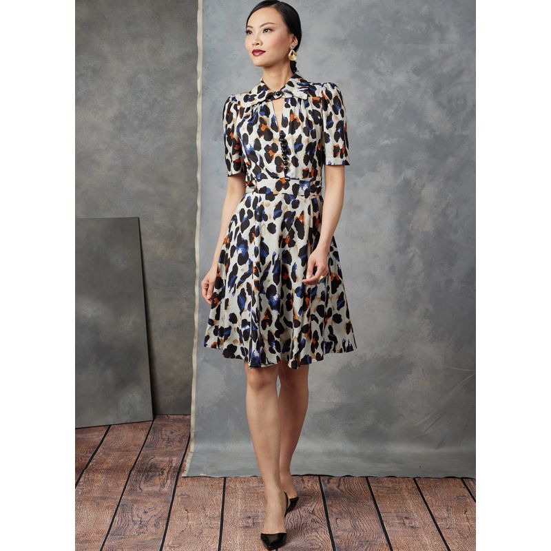 Patron Vogue 1908 A - Robe non doublée, moulante sur la poitrine