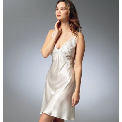 Patron Vogue 8888 EE - Ensemble de lingerie en dentelle pour femme 2