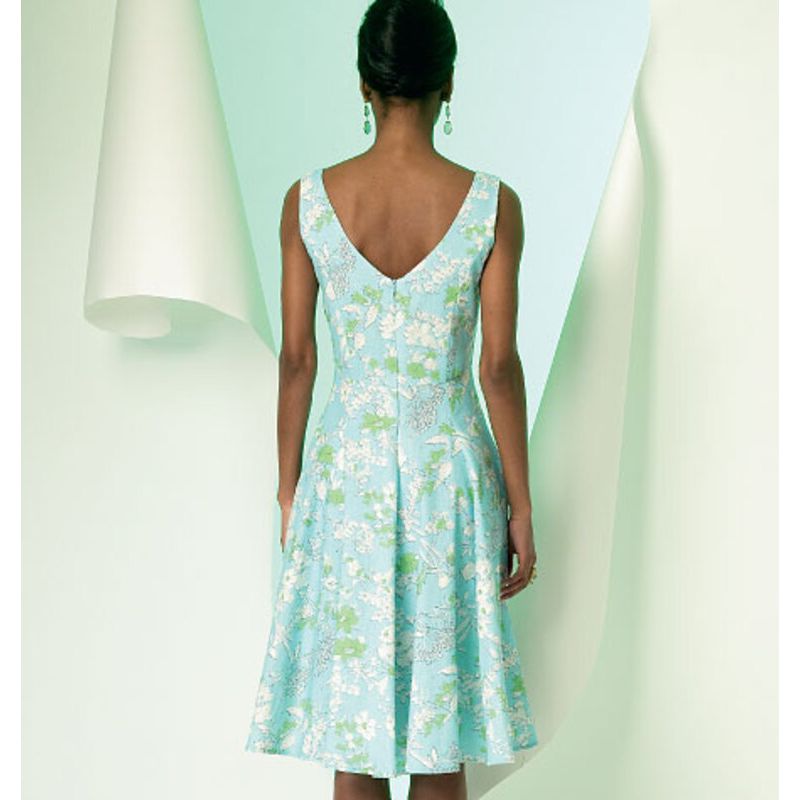 Patron Vogue 8997 A5 - Robes à coutures princesse, style fourreau ou évasé