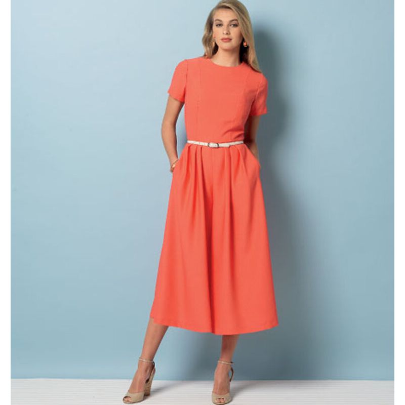 Patron Vogue 9075 A5 - Robe et combinaison à jambe trois-quarts pour femme