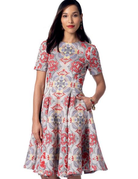 Patron Vogue 9202 E5 - Robes femme à coutures princesse